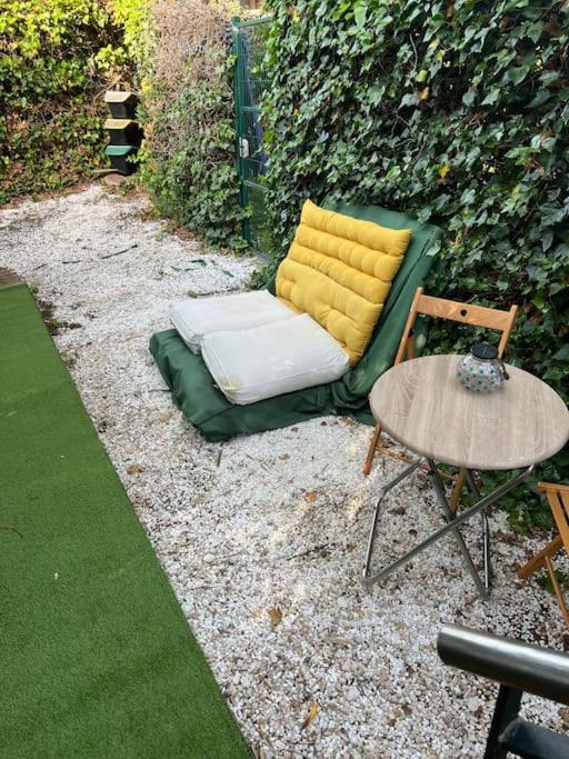 Apartamento Abierto Con Patio Matadepera Eksteriør billede